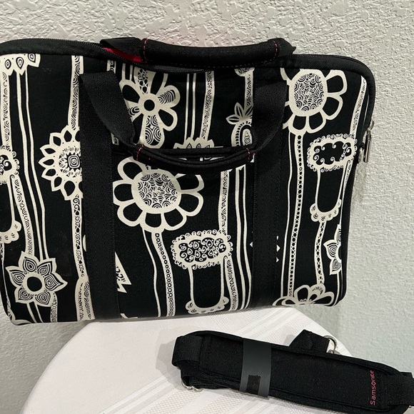 Big Samsonite Neoprene iPad/ Laptop case Black/white Flower power - Picture 5 of 8